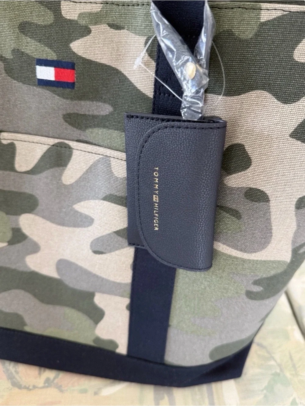 Tommy Hilfiger Camouflage Tote Bag Camo Handbag Purse with Card Holder NWT